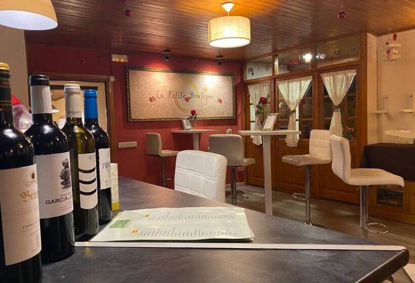 فندق فئة نجمة واحدة La Petite Boheme