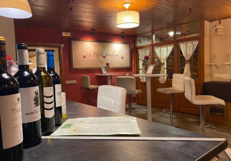 فندق فئة نجمة واحدة La Petite Boheme