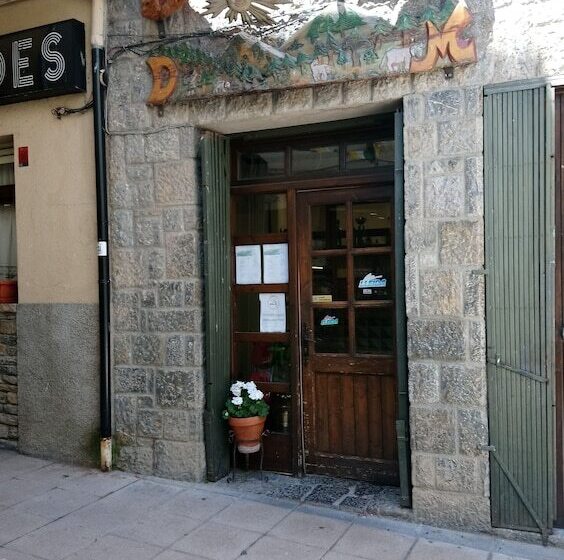 Hostal Les Collades