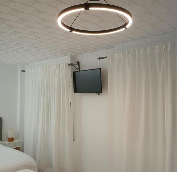 مسافرخانه Pensión Del Sol