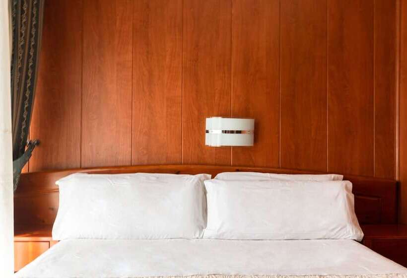 هتل Alameda Málaga