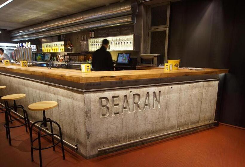 酒店 Bearan Bar & Rooms