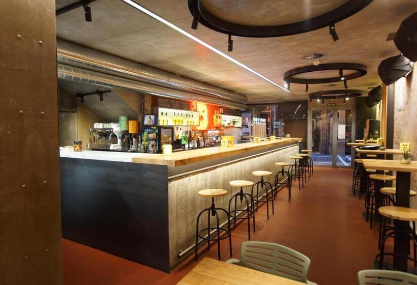 酒店 Bearan Bar & Rooms