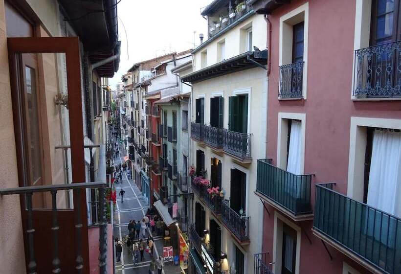 酒店 Bearan Bar & Rooms