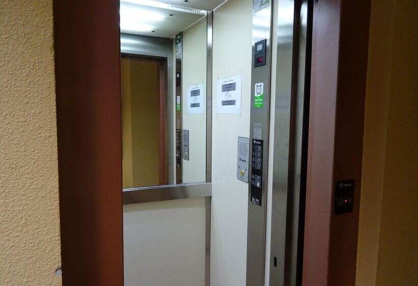 酒店 Bearan Bar & Rooms