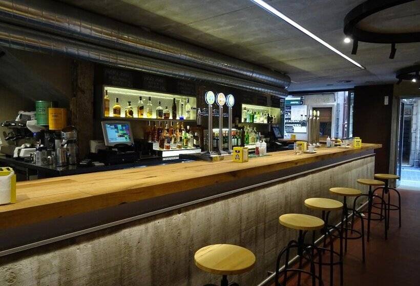 酒店 Bearan Bar & Rooms