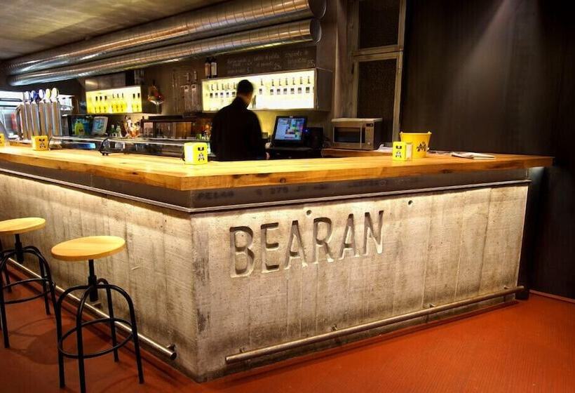 酒店 Bearan Bar & Rooms