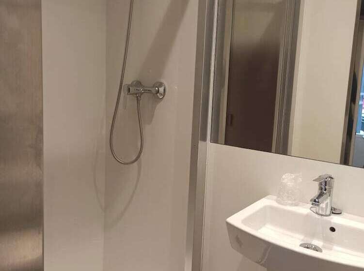 酒店 Bearan Bar & Rooms