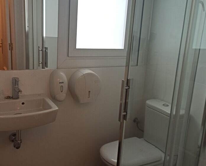 酒店 Bearan Bar & Rooms