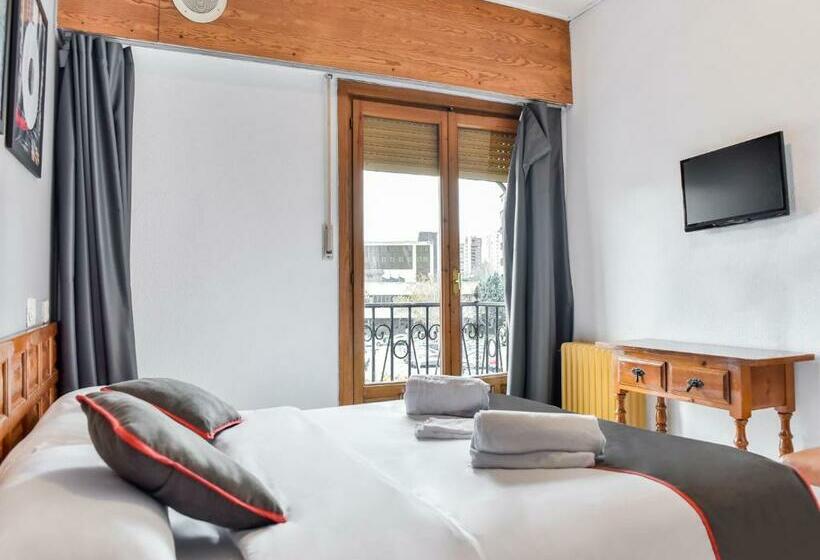 هتل Casa De Huespedes Carabanchel By Vivere Stays