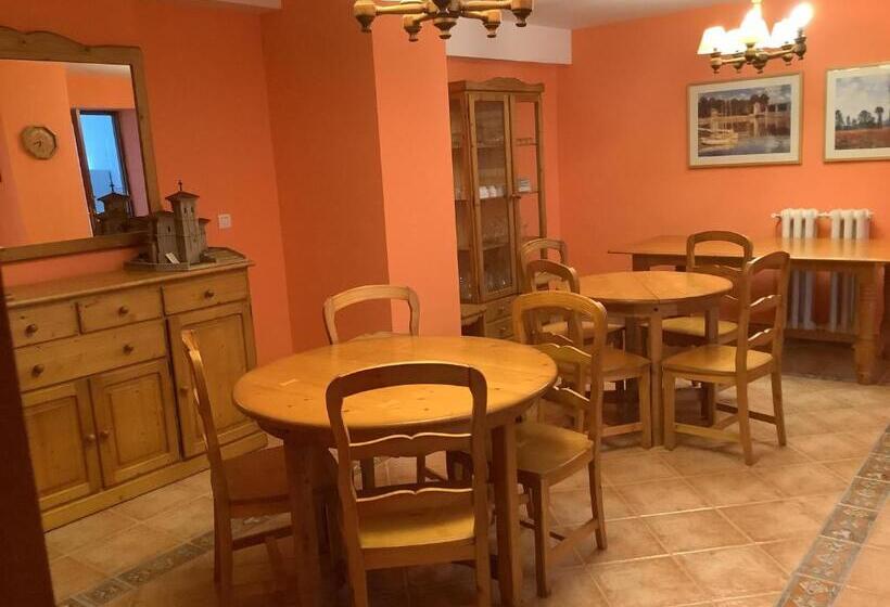 ホテル Hostal Albe