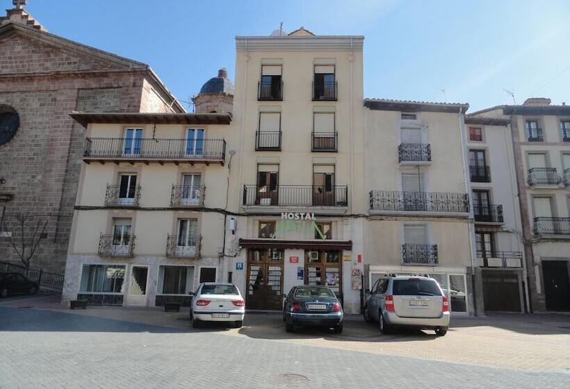 فندق Hostal Adela