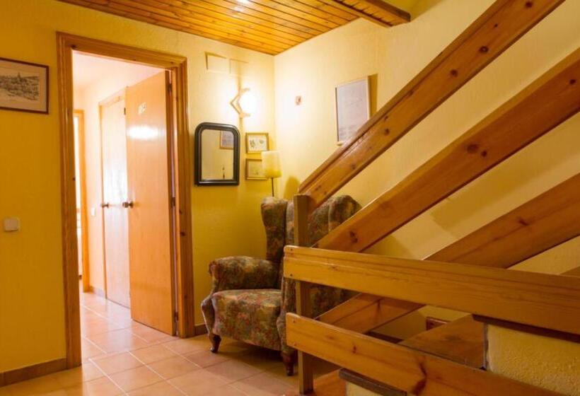 בית מלון כפרי Hostal Aiguamog