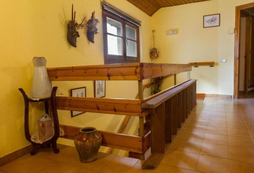 בית מלון כפרי Hostal Aiguamog