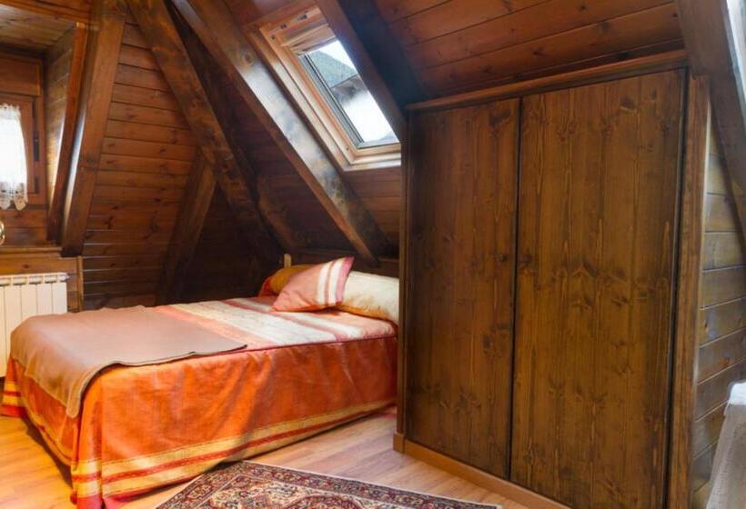 בית מלון כפרי Hostal Aiguamog