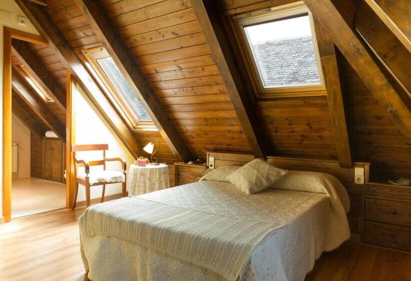 בית מלון כפרי Hostal Aiguamog