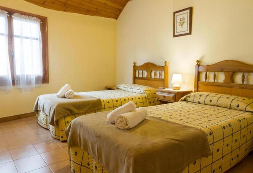 هتل Hostal Aiguamog