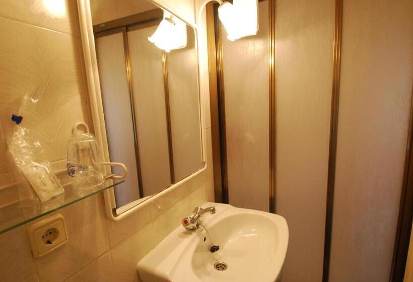 호텔 Hostal Ayestaran I