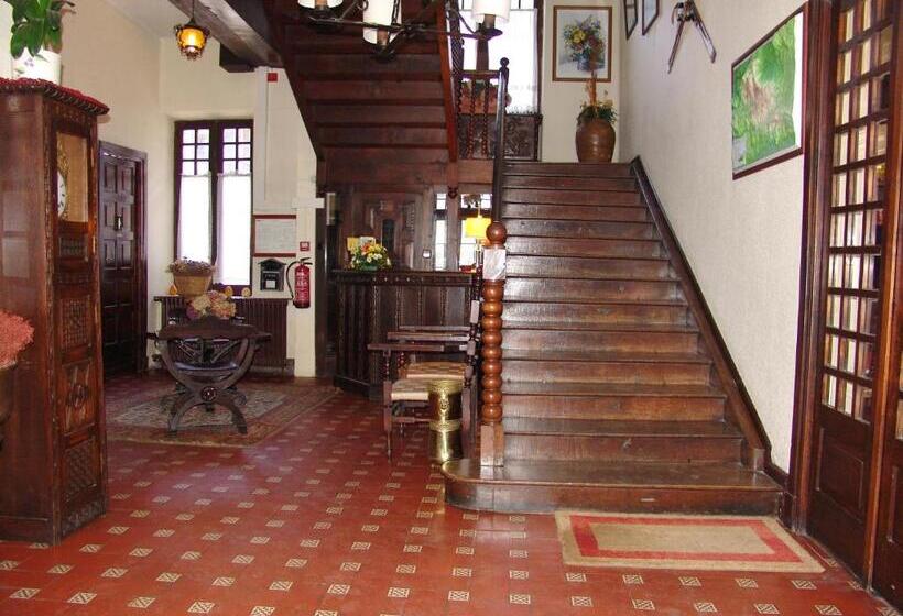 호텔 Hostal Ayestaran Ii