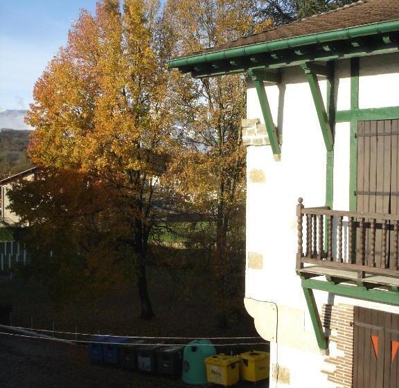 호텔 Hostal Ayestaran Ii