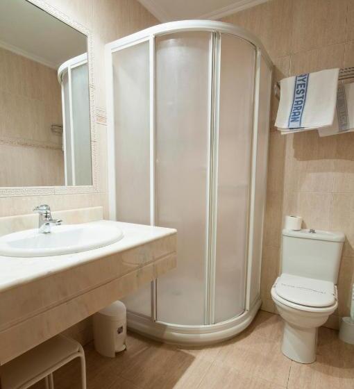 호텔 Hostal Ayestaran Ii