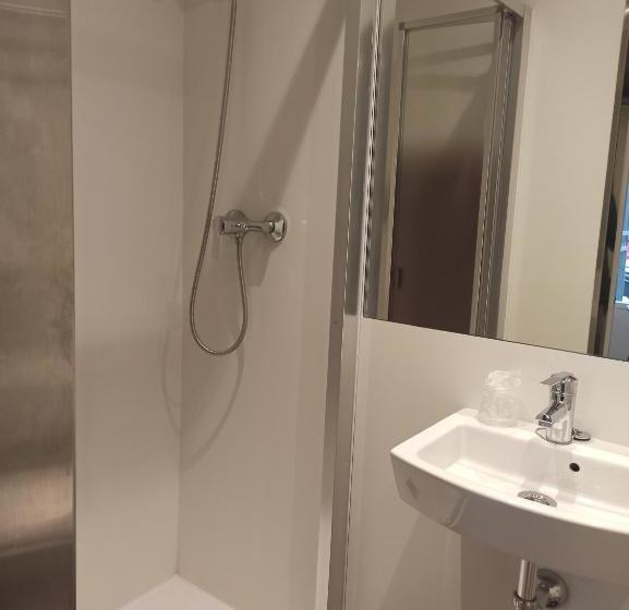 酒店 Bearan Bar & Rooms