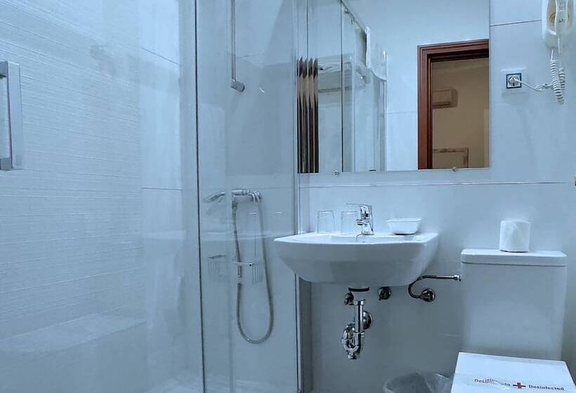 هتل Hostal Bruña Paseo Del Prado