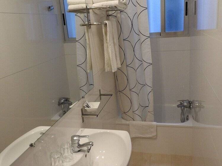 هتل Hostal Bruña Paseo Del Prado