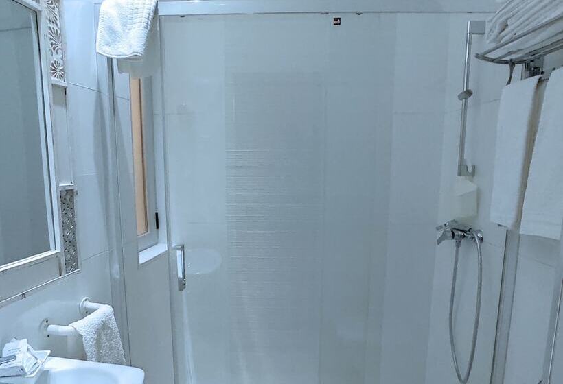 هتل Hostal Bruña Paseo Del Prado