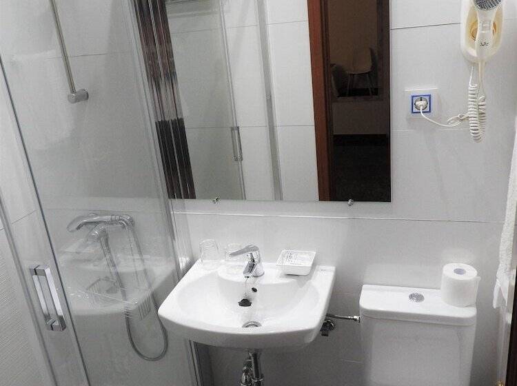 هتل Hostal Bruña Paseo Del Prado