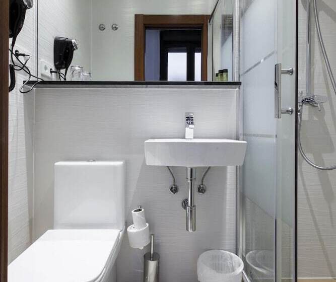 فندق Hostal Castilla I Atocha