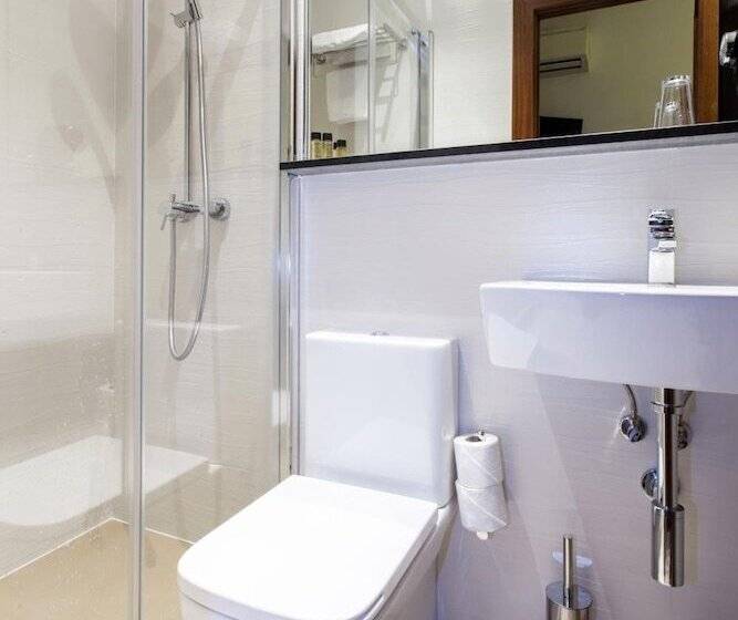 فندق Hostal Castilla I Atocha