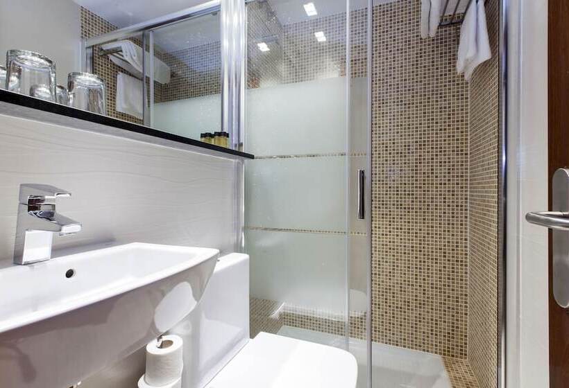 فندق Hostal Castilla I Atocha