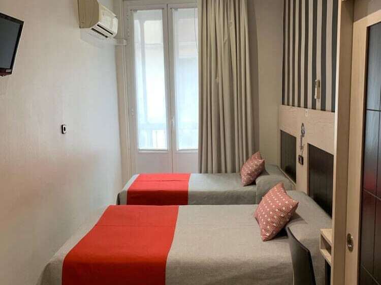 فندق Hostal Castilla I Atocha