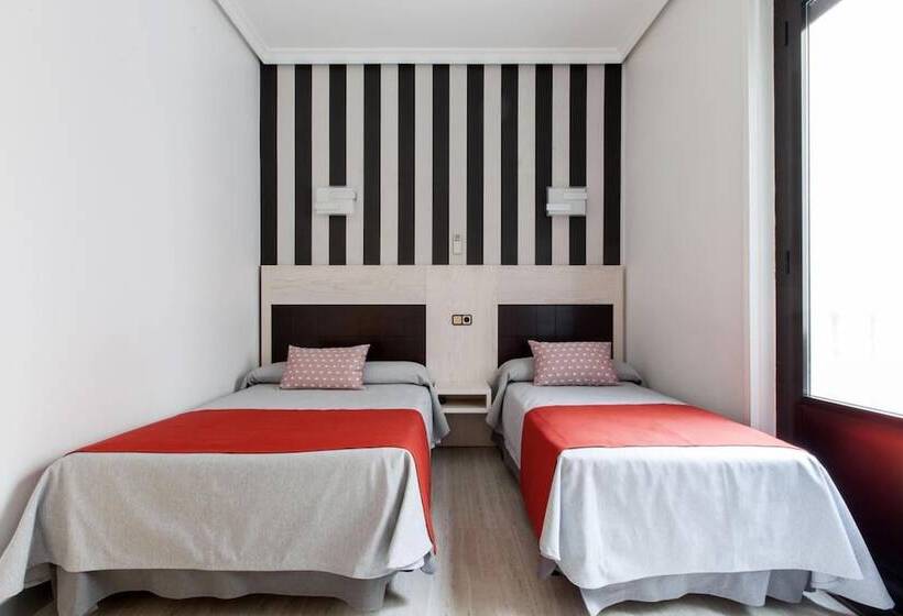 فندق Hostal Castilla I Atocha