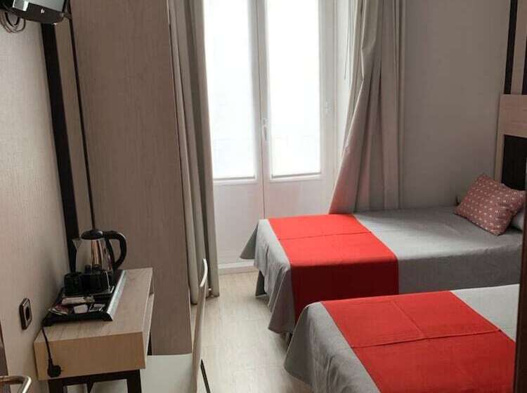 فندق Hostal Castilla I Atocha