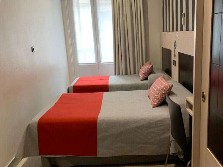 فندق Hostal Castilla I Atocha