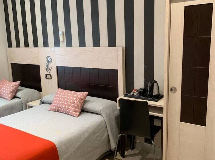 فندق Hostal Castilla I Atocha