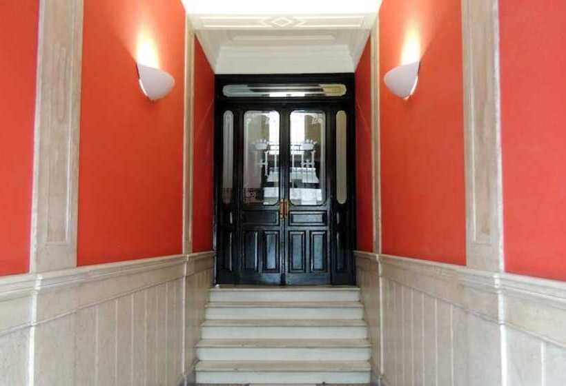 هتل Hostal Cervantes