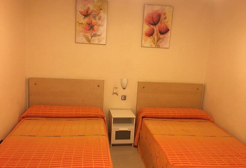 فندق Hostal Cervantes