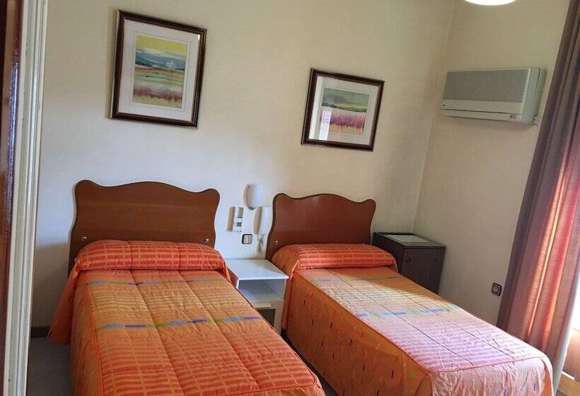 فندق Hostal Cervantes