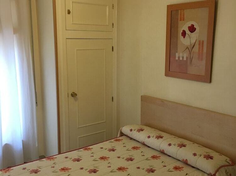 فندق Hostal Cervantes