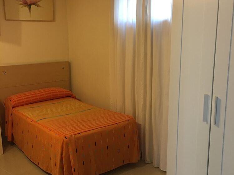 فندق Hostal Cervantes