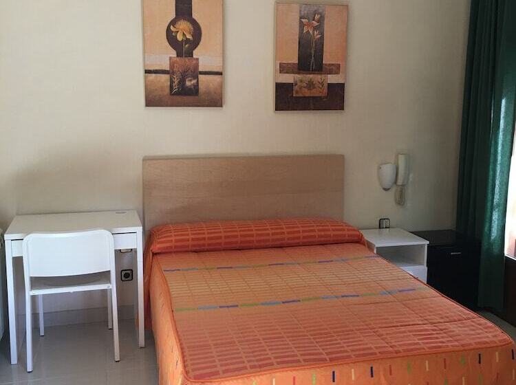 فندق Hostal Cervantes