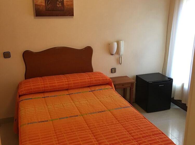 فندق Hostal Cervantes