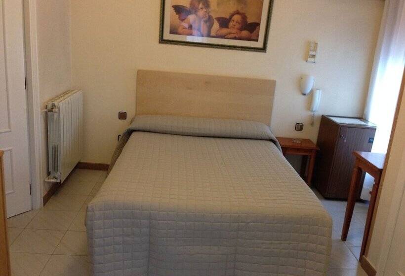 فندق Hostal Cervantes