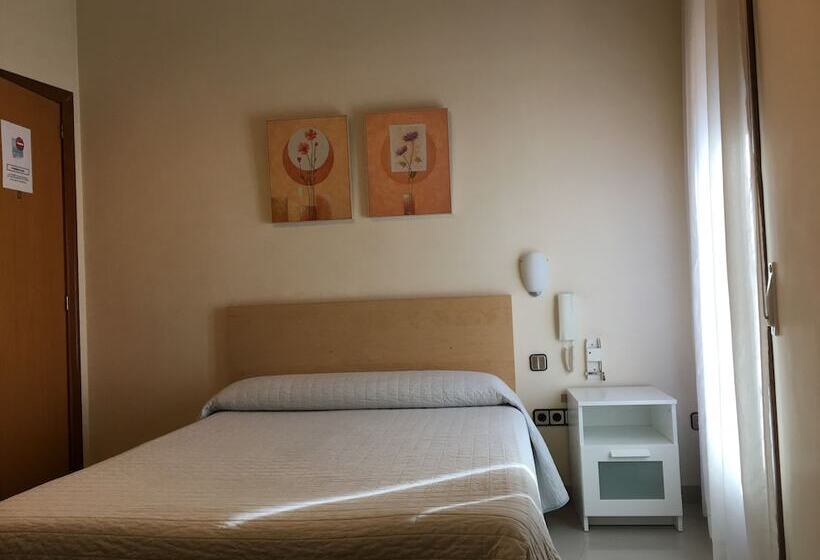 فندق Hostal Cervantes