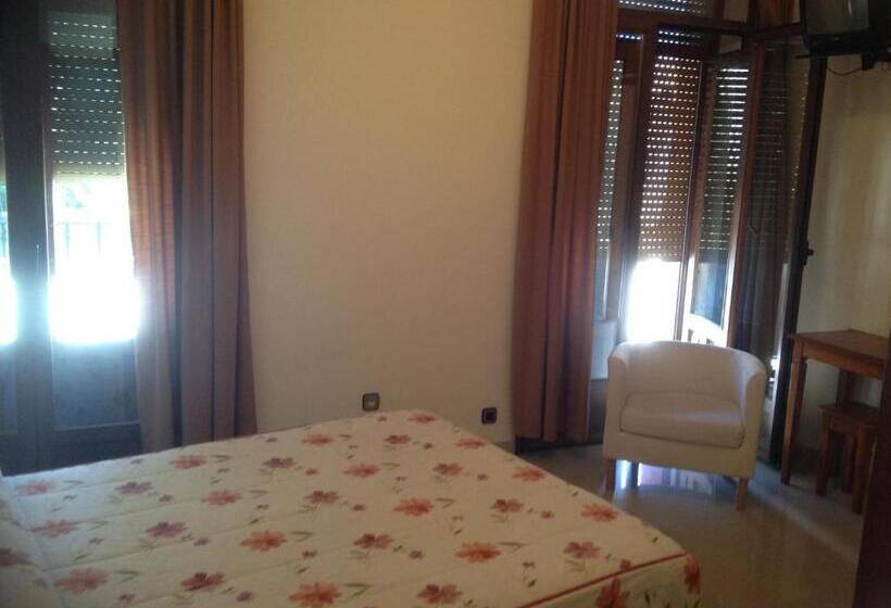 فندق Hostal Cervantes