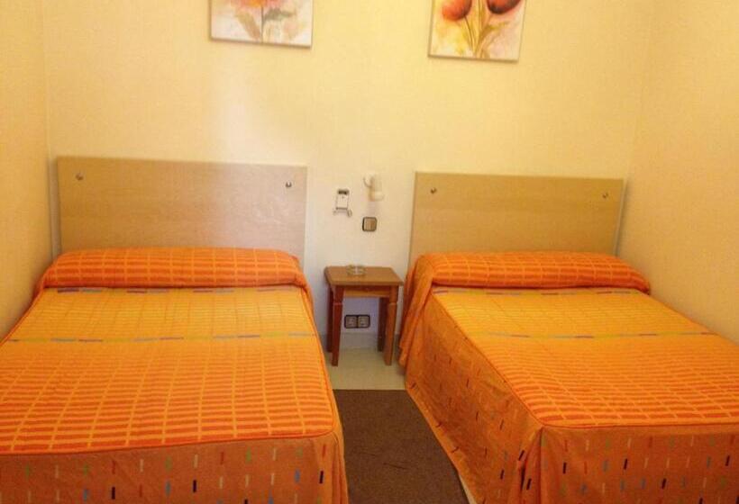 فندق Hostal Cervantes