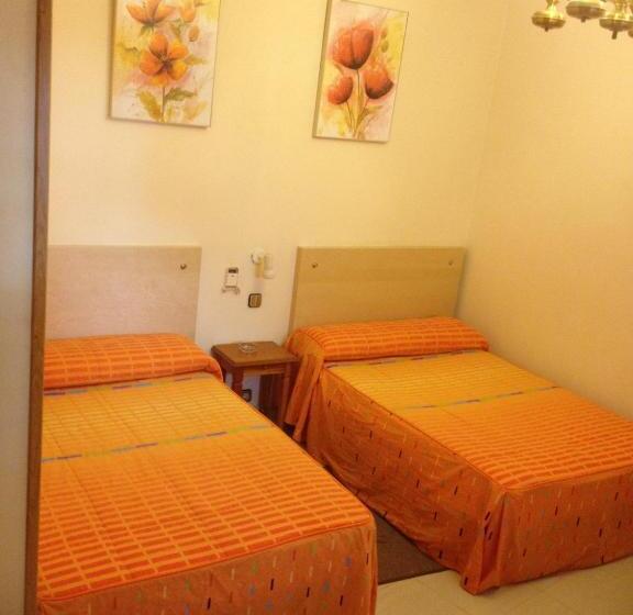 فندق Hostal Cervantes